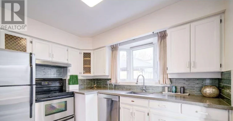 331 Elmwood Avenue, Richmond Hill, ON, L4C 1L7 - 4