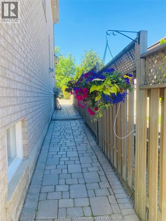 15 Genova Court, Vaughan, ON, L4H 1G3 - 4