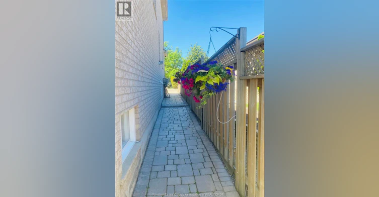 15 Genova Court, Vaughan, ON, L4H 1G3 - 4