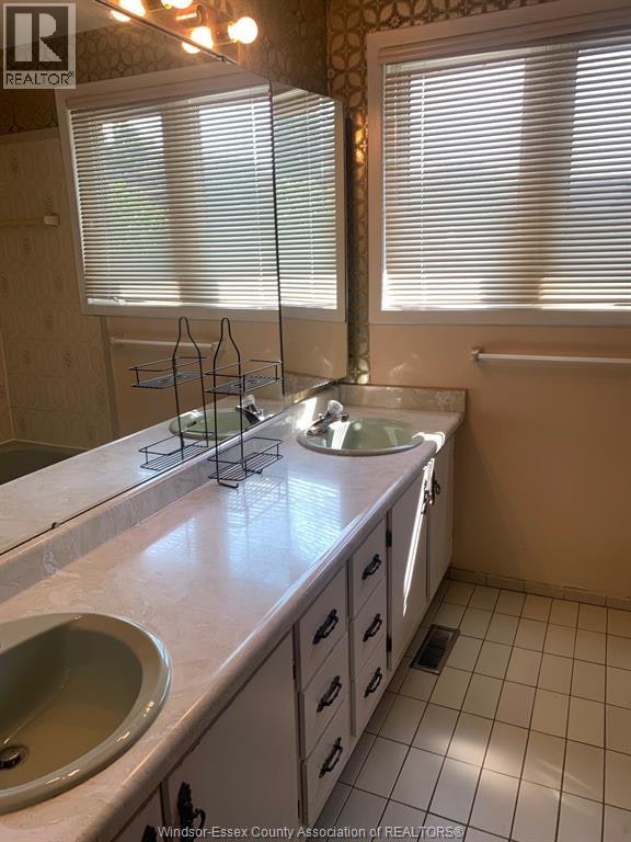 2383 Parkwood, Windsor, ON, N8W 2K3 - 11