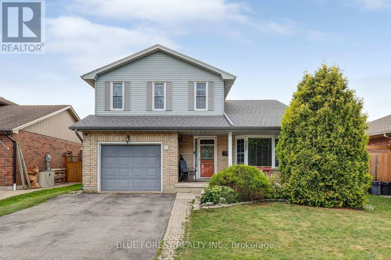 5 Bonaparte Lane, London, ON, N5V 4B1
