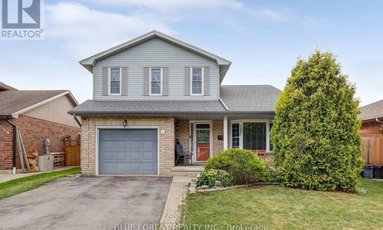 5 Bonaparte Lane