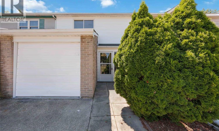 307 Somerset Crescent