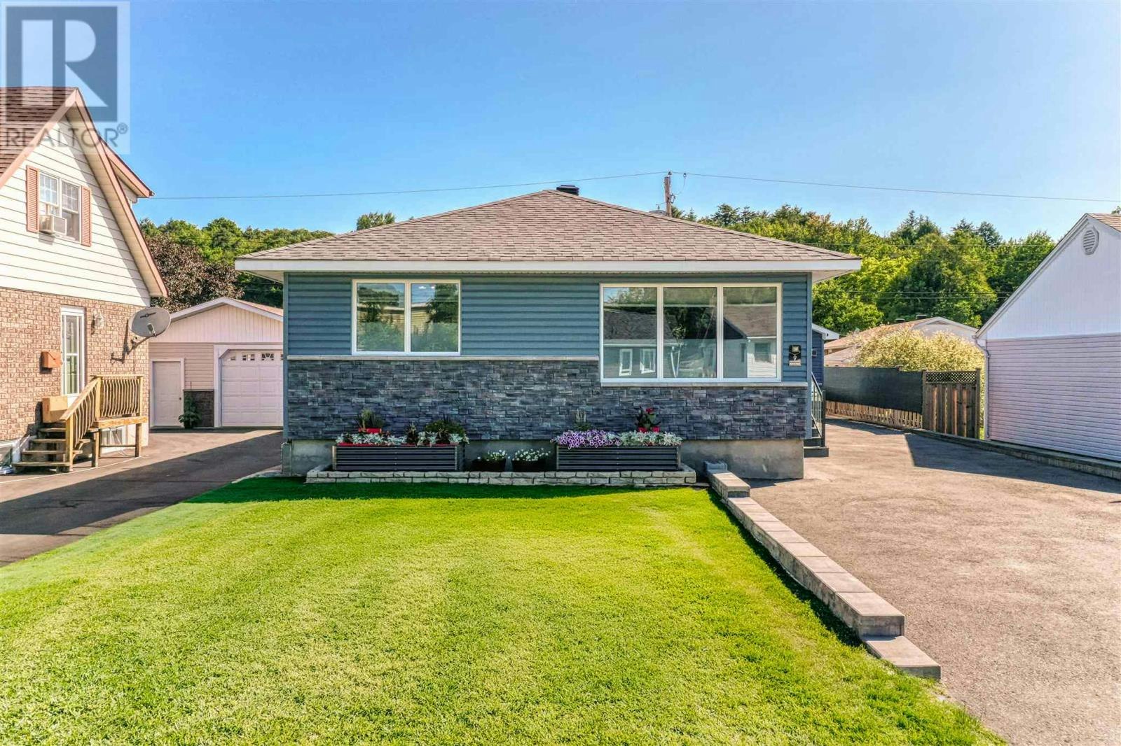 9 Stevens Road, Elliot Lake, ON, P5A 1M2