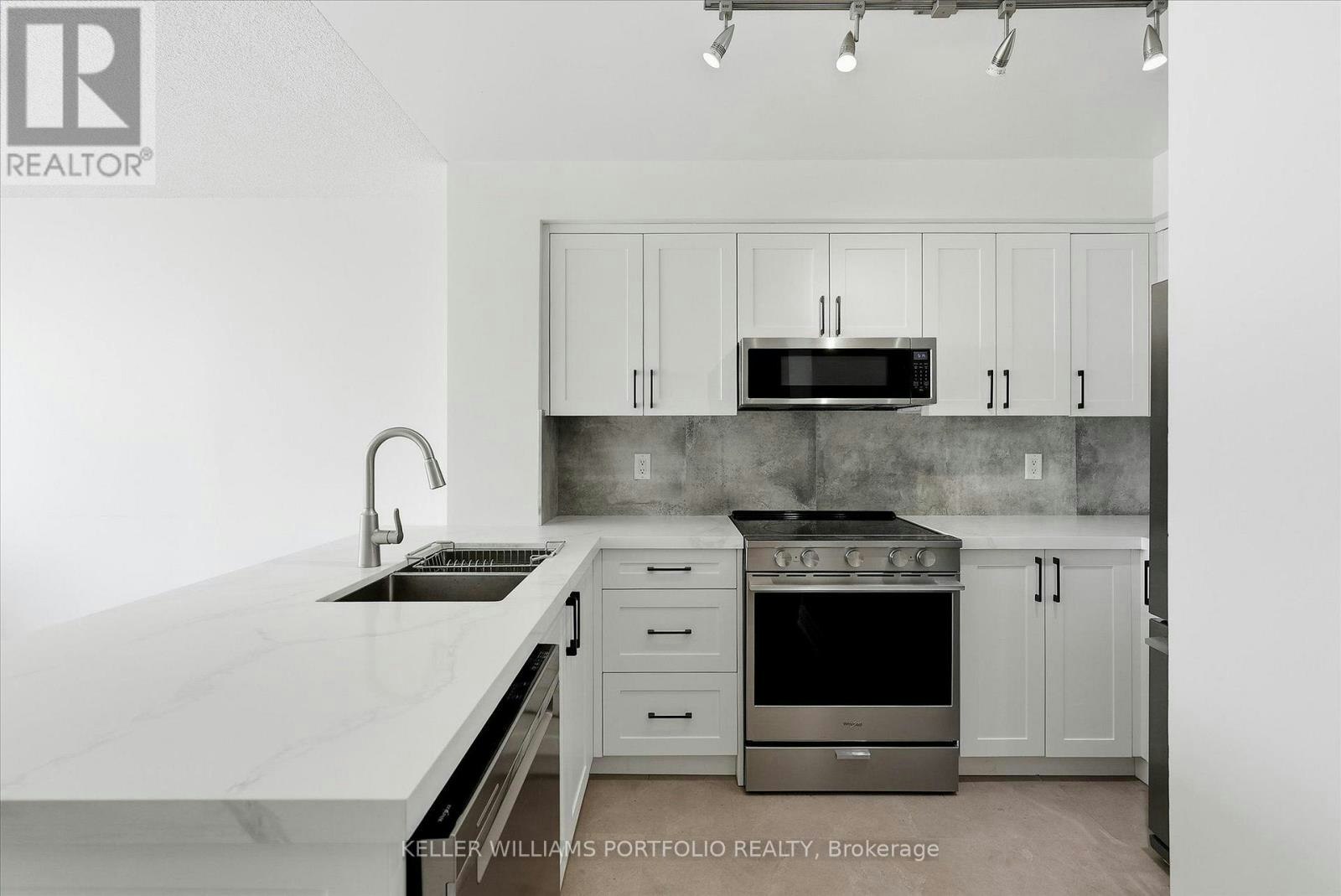 607-48 Suncrest Boulevard, Markham, ON, L3T 7Y5 - 9