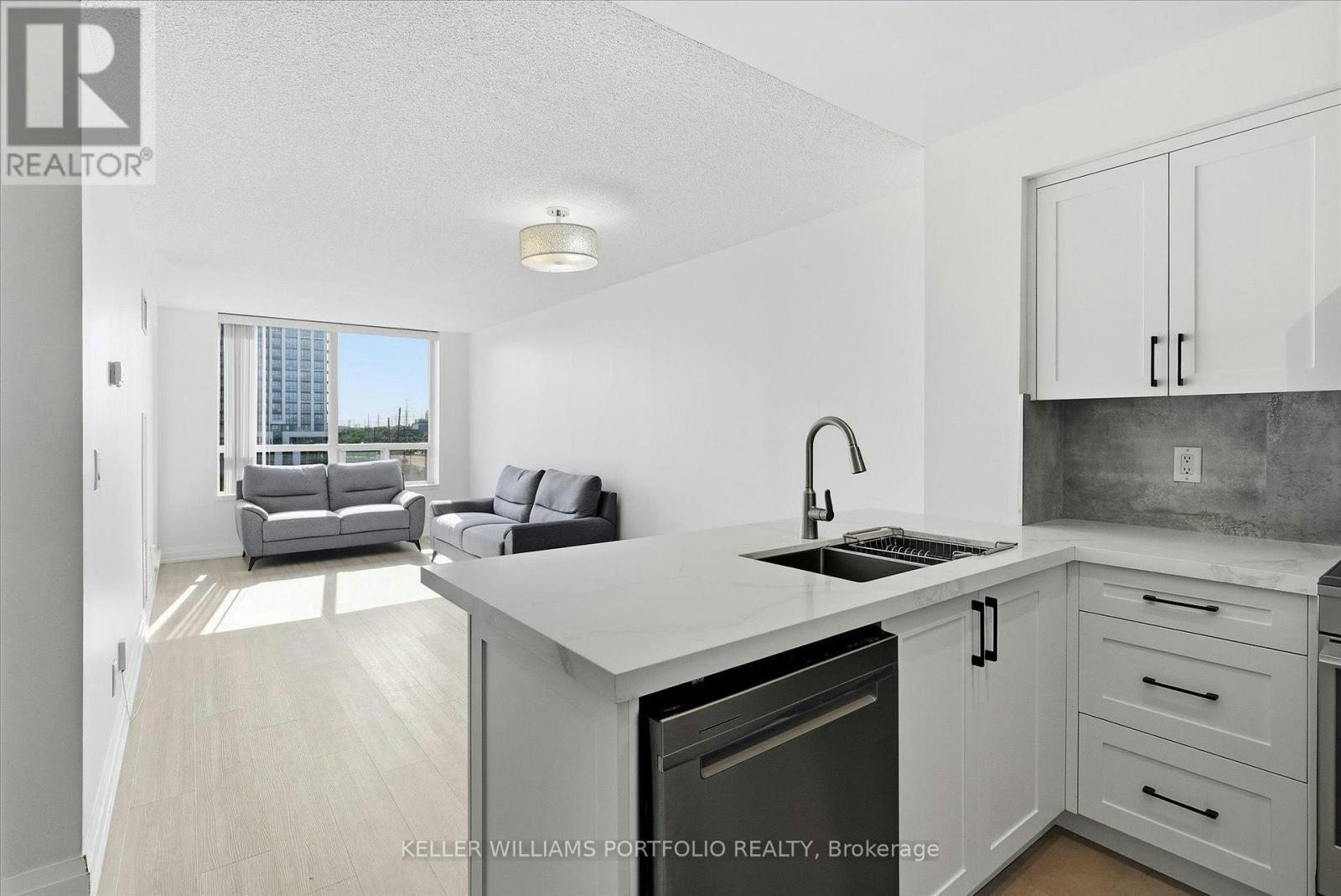 607-48 Suncrest Boulevard, Markham, ON, L3T 7Y5 - 8