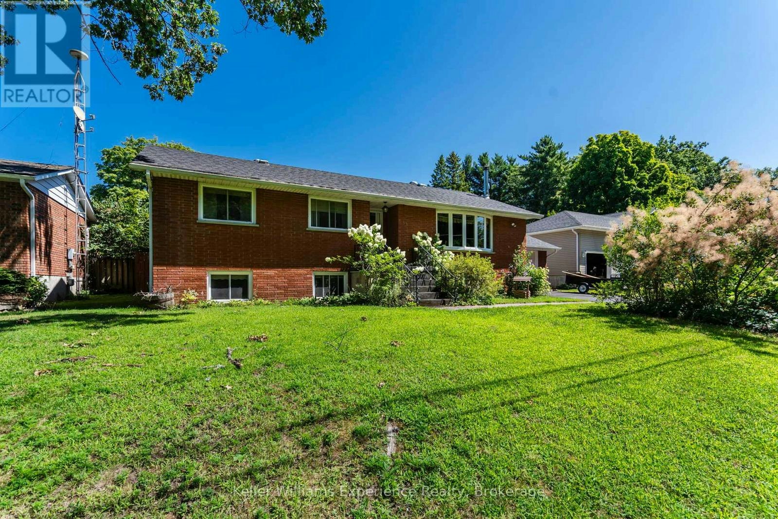 63 Lorne Avenue, Penetanguishene, ON, L9M 1H8