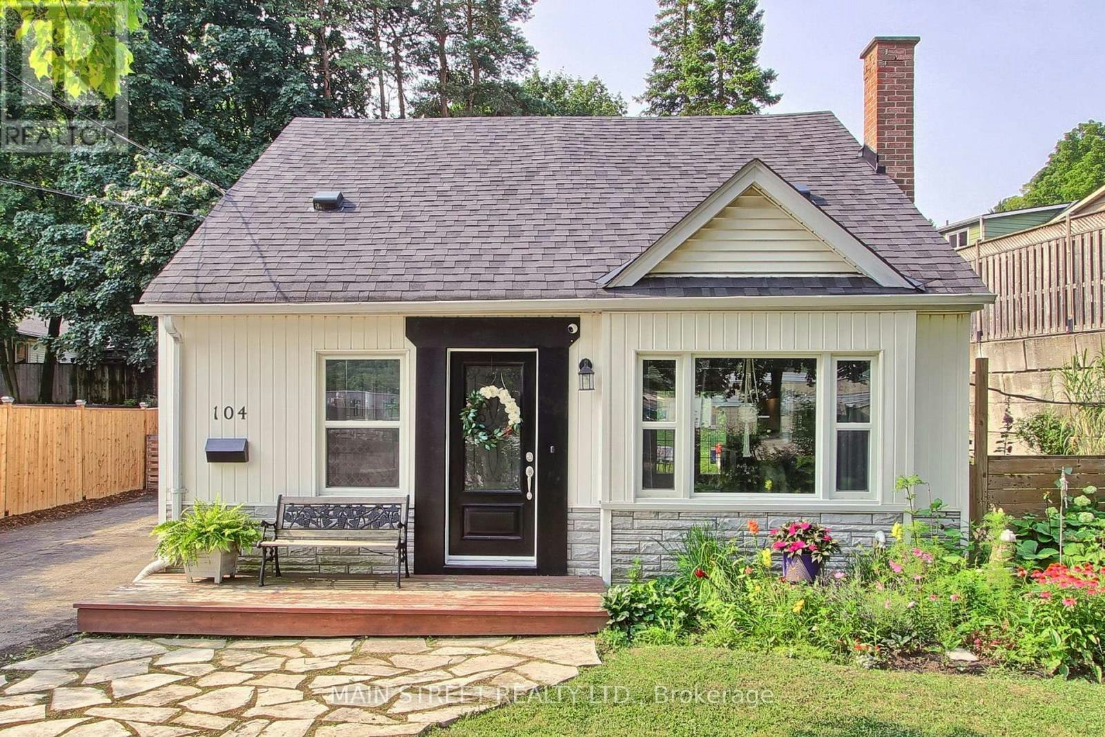 104 Mercer Street, Hamilton, ON, L9H 2N9
