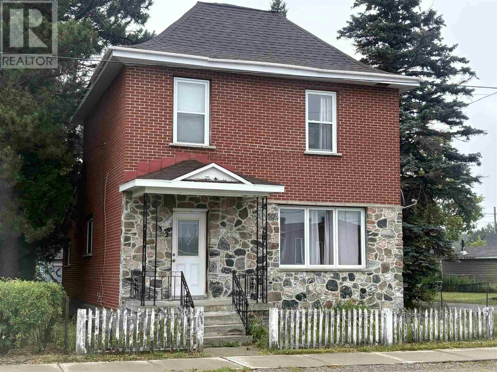 32 Lansdowne Street S, Chapleau, ON, P0M 1K0
