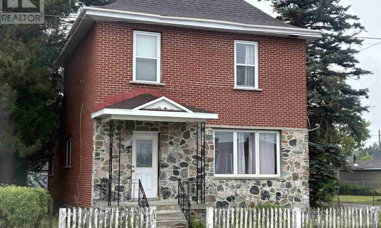 32 Lansdowne Street S