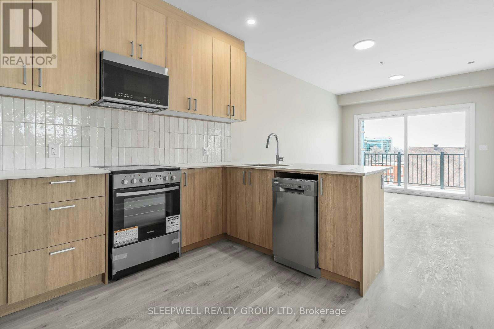 403-370 Cambridge Street N, Ottawa, ON, K1R 7B7 - 2