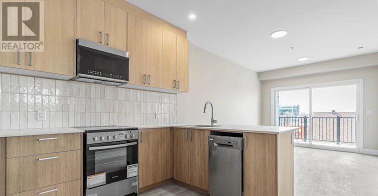 403-370 Cambridge Street N, Ottawa, ON, K1R 7B7 - 2