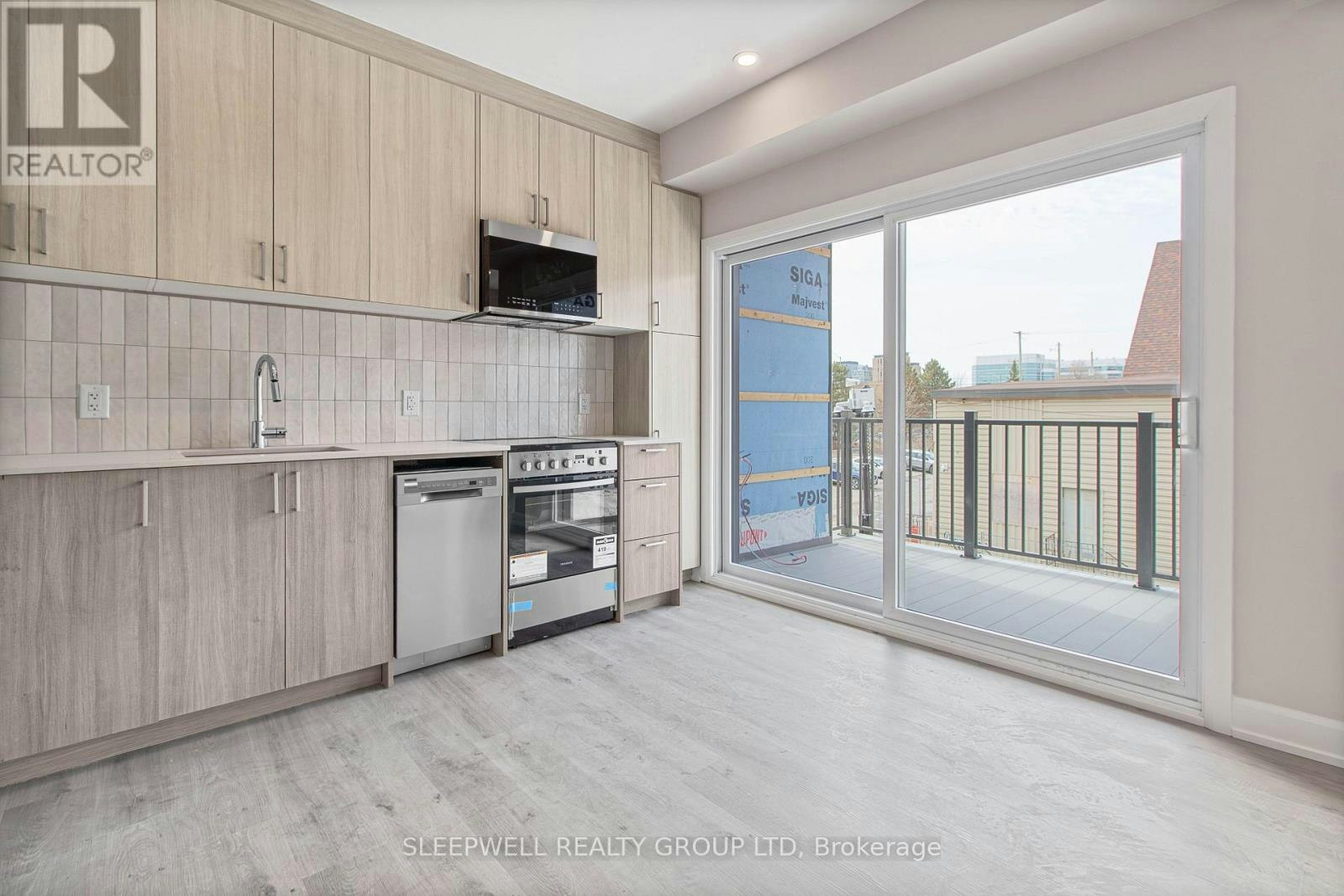303-370 Cambridge Street N, Ottawa, ON, K1R 7B7 - 4