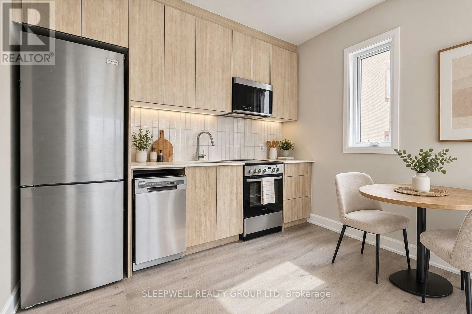 304-370 Cambridge Street N, Ottawa, ON, K1R 7B7 - 2