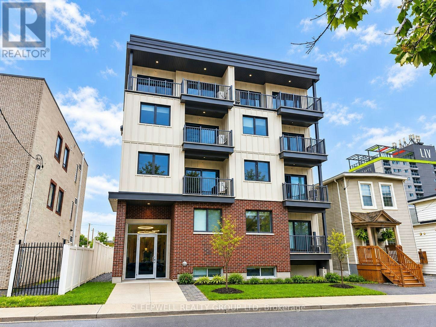 304-370 Cambridge Street N, Ottawa, ON, K1R 7B7