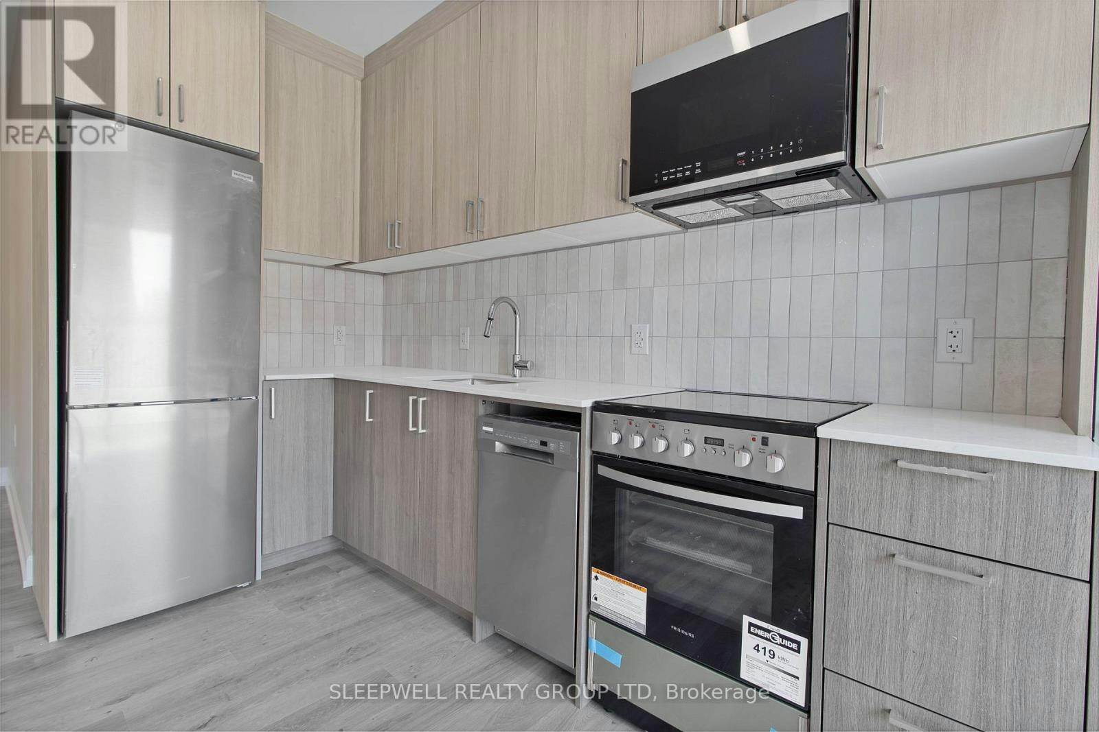 303-370 Cambridge Street N, Ottawa, ON, K1R 7B7 - 2