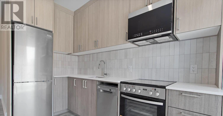 303-370 Cambridge Street N, Ottawa, ON, K1R 7B7 - 2