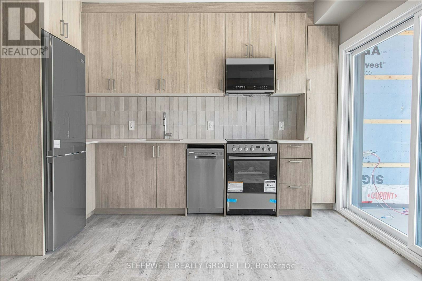 303-370 Cambridge Street N, Ottawa, ON, K1R 7B7 - 3