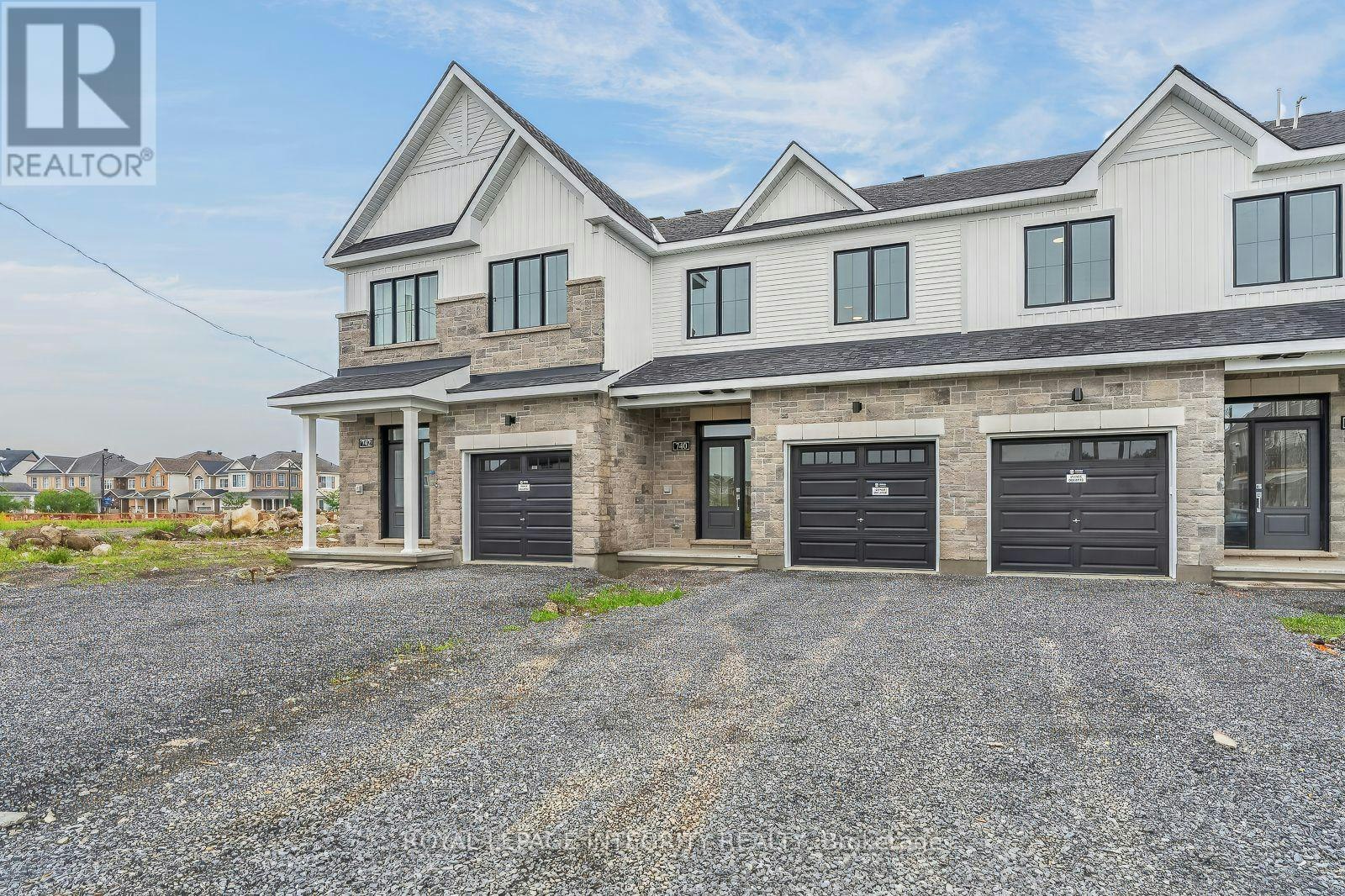 740 Tadpole Crescent, Ottawa, ON, K2J 7N1 - 2