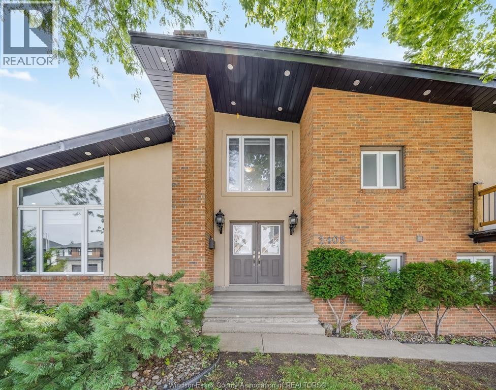 2405 Roxborough Boulevard, Windsor, ON, N9E 2Z7