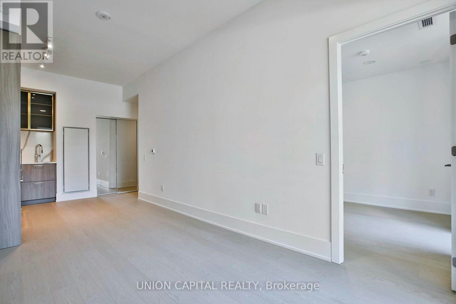 TH103-36 Olive Avenue, Toronto, ON, M6G 2R8 - 2