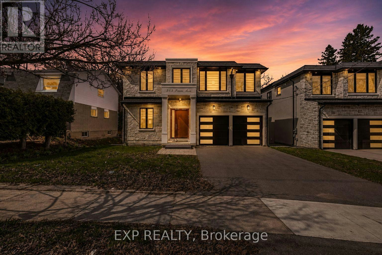 363 Penn Avenue, Newmarket, ON, L3Y 2S7