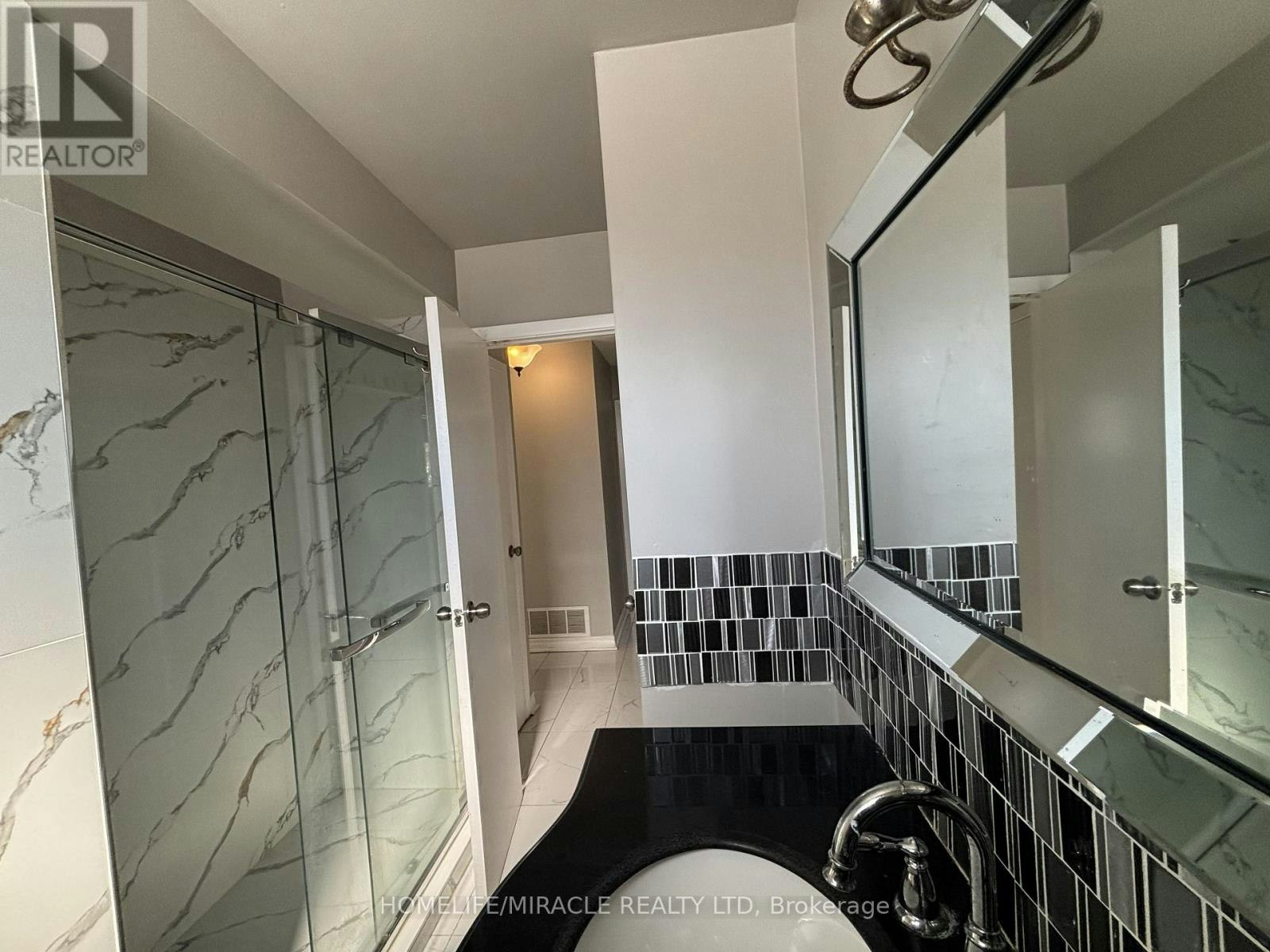 MAIN-219 Mcmurchy Avenue, Brampton, ON, L6Y 1Z2 - 17