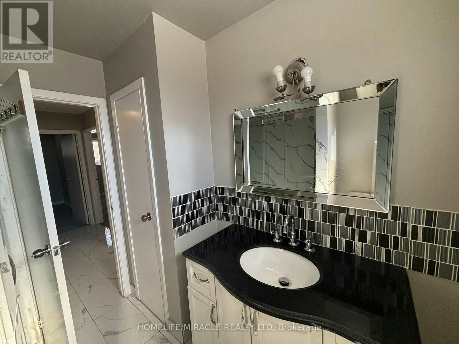 MAIN-219 Mcmurchy Avenue, Brampton, ON, L6Y 1Z2 - 16