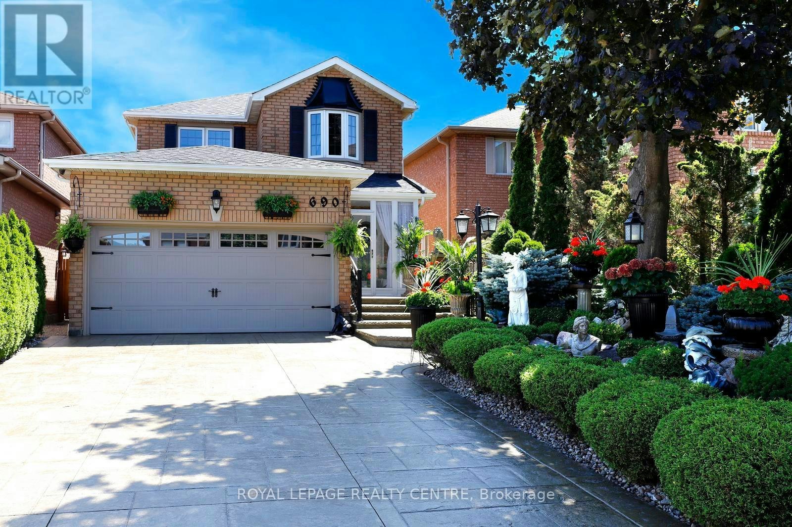 690 Ashprior Avenue, Mississauga, ON, L5R 3N8