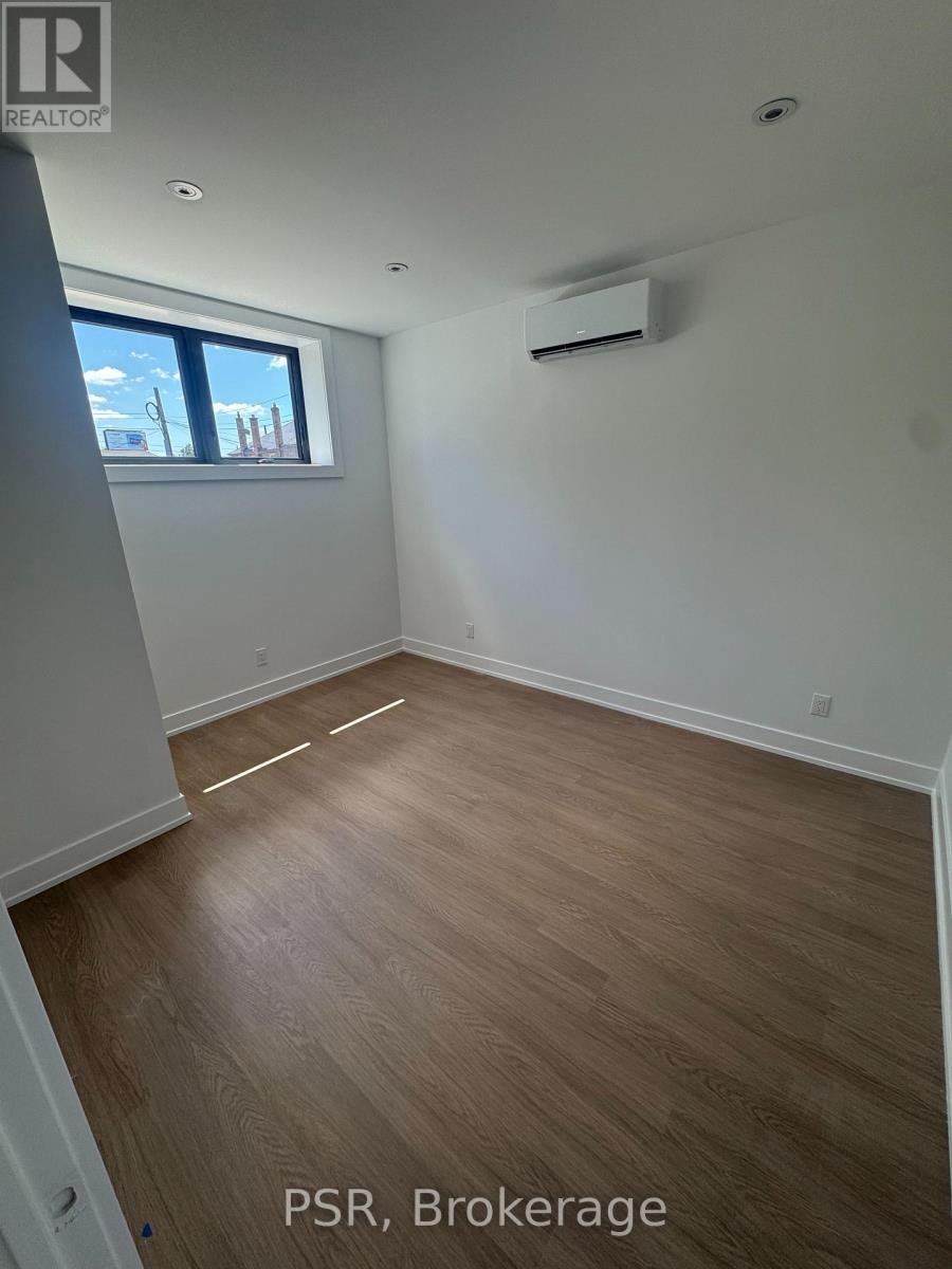 MAIN-99 Ypres Road, Toronto, ON, M6M 3X2 - 11