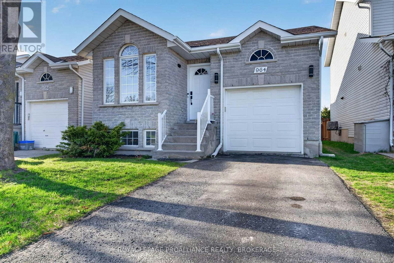 964 Rainbow Crescent, Kingston, ON, K7K 7J2
