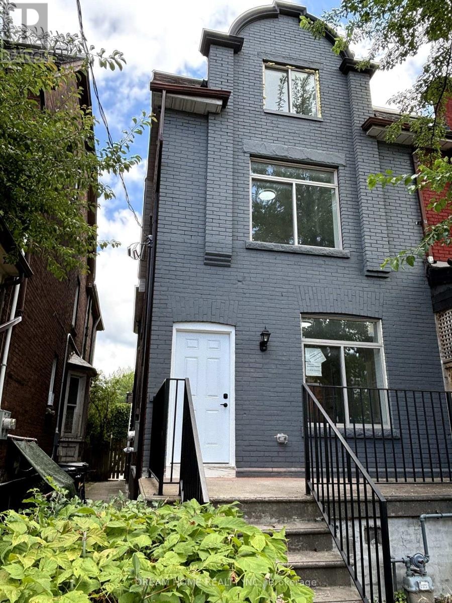 B03-643 Bathurst Street, Toronto, ON, M5S 2R2