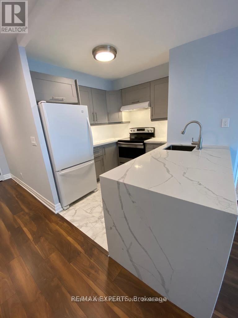 810-150 Dunlop Street E, Barrie, ON, L4M 6H1 - 6