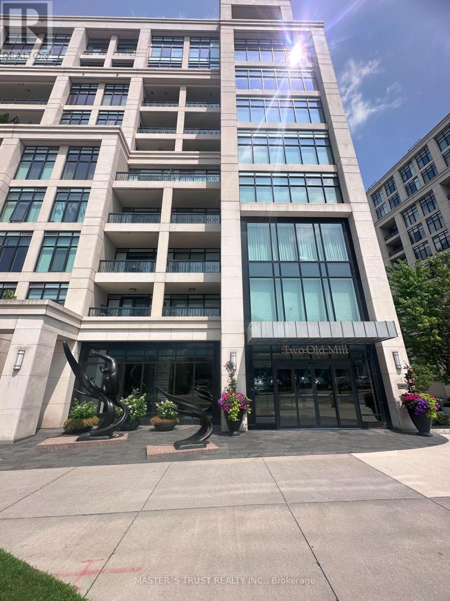 726-2 Old Mill Drive, Toronto, ON, M6S 0A2