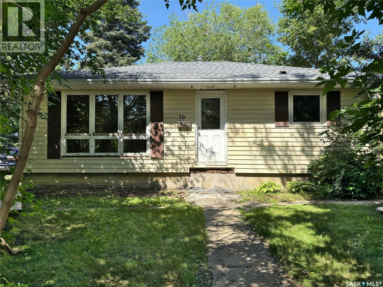 16 29th Street E, Prince Albert, SK, S6V 1Y2