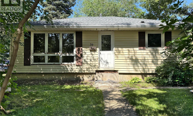 16 29th Street E