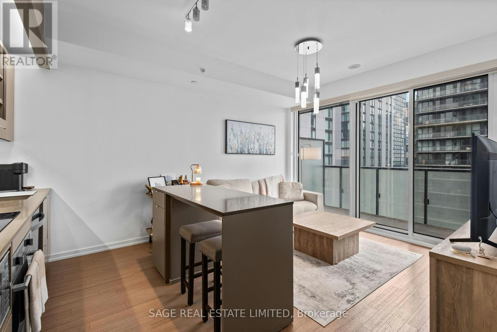 3308-101 Peter Street, Toronto, ON, M5V 0G6 - 2
