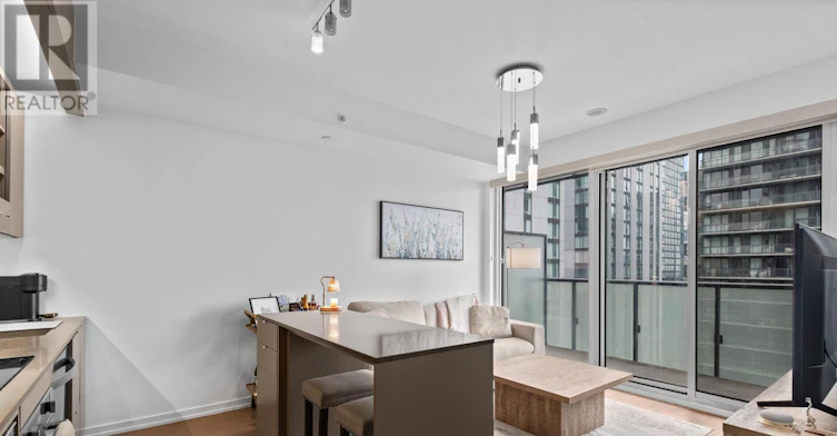 3308-101 Peter Street, Toronto, ON, M5V 0G6 - 2