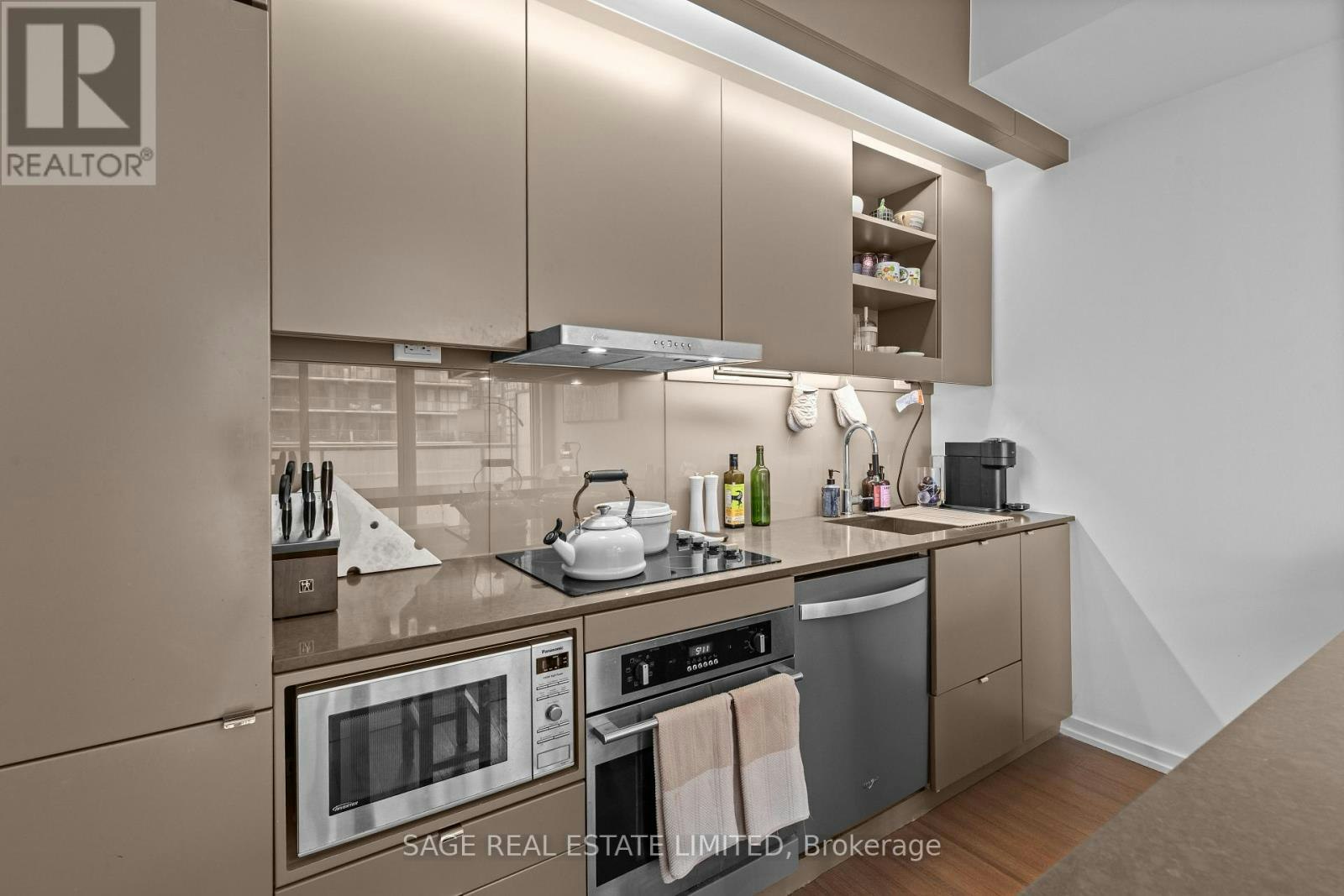 3308-101 Peter Street, Toronto, ON, M5V 0G6 - 5