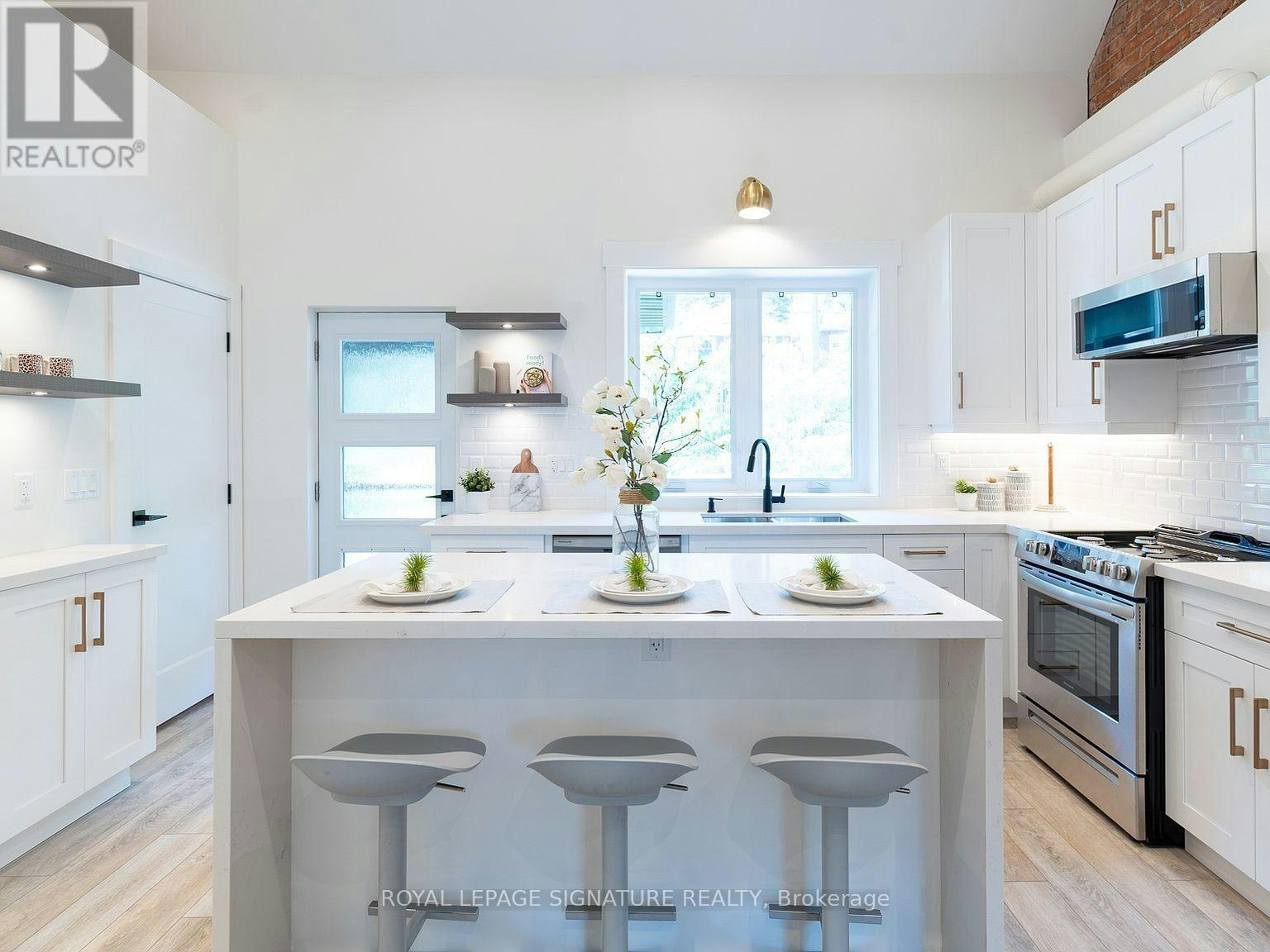 UPPER-129 Kenilworth Avenue, Toronto, ON, M4L 3S7 - 4