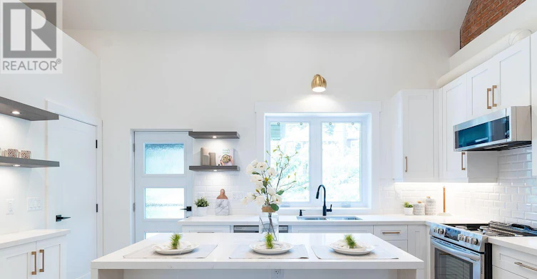 UPPER-129 Kenilworth Avenue, Toronto, ON, M4L 3S7 - 4