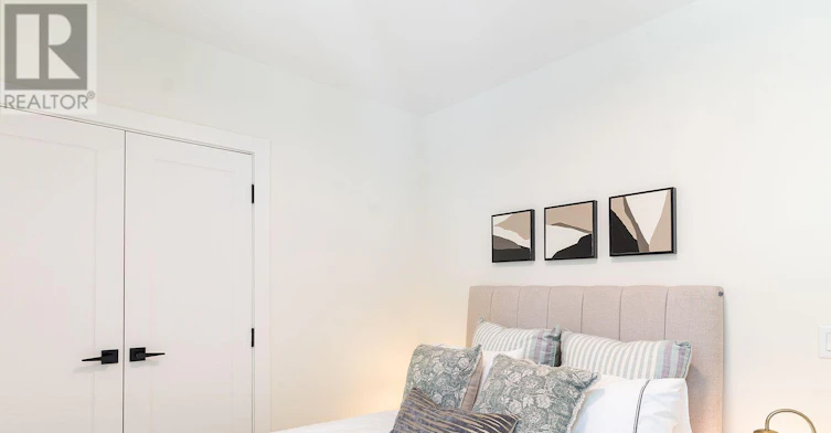 UPPER-129 Kenilworth Avenue, Toronto, ON, M4L 3S7 - 7