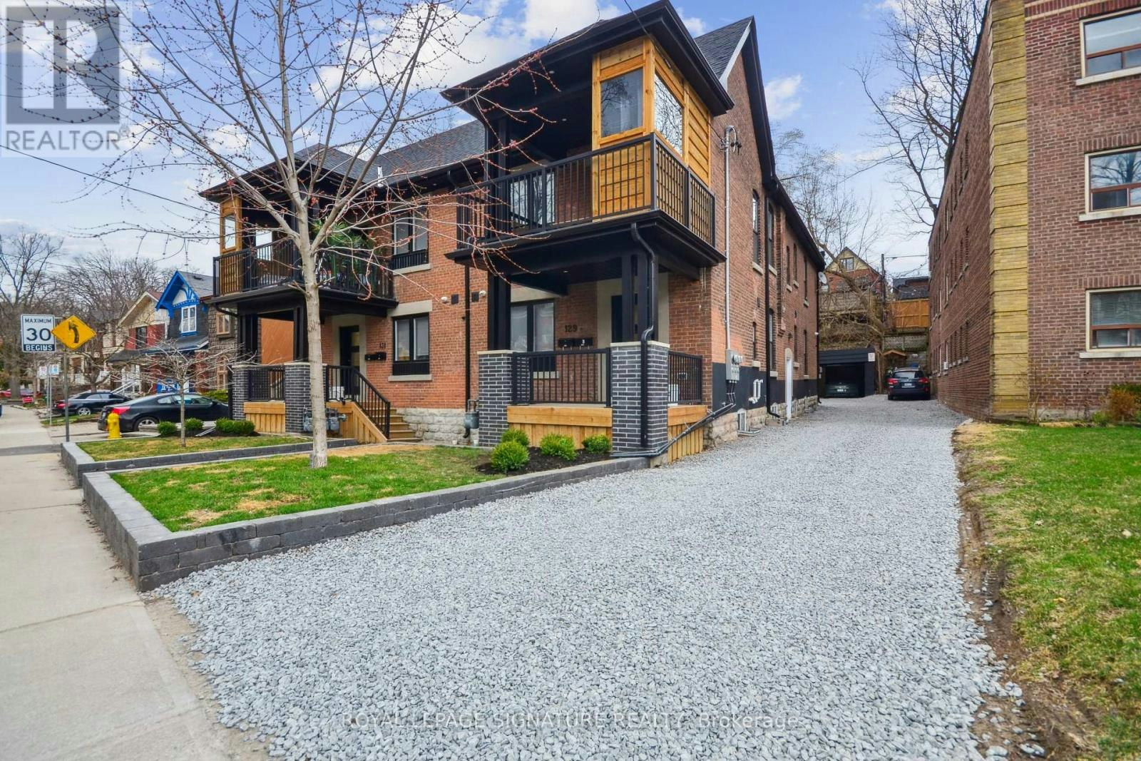 UPPER-129 Kenilworth Avenue, Toronto, ON, M4L 3S7 - 2