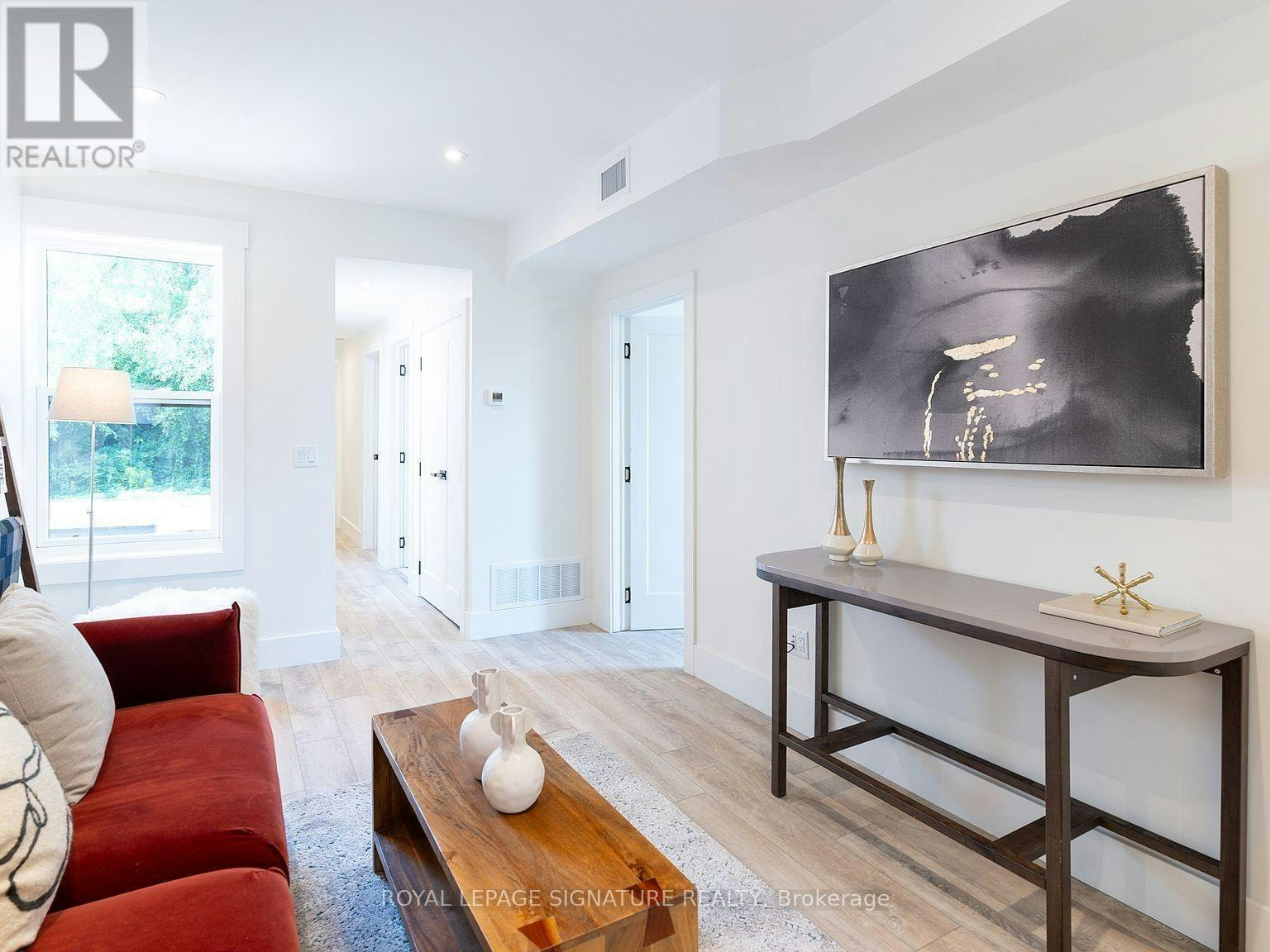 UPPER-129 Kenilworth Avenue, Toronto, ON, M4L 3S7 - 11