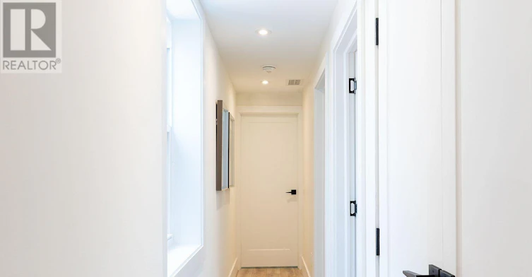 UPPER-129 Kenilworth Avenue, Toronto, ON, M4L 3S7 - 15