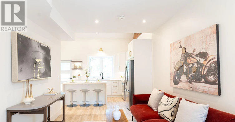 UPPER-129 Kenilworth Avenue, Toronto, ON, M4L 3S7 - 9