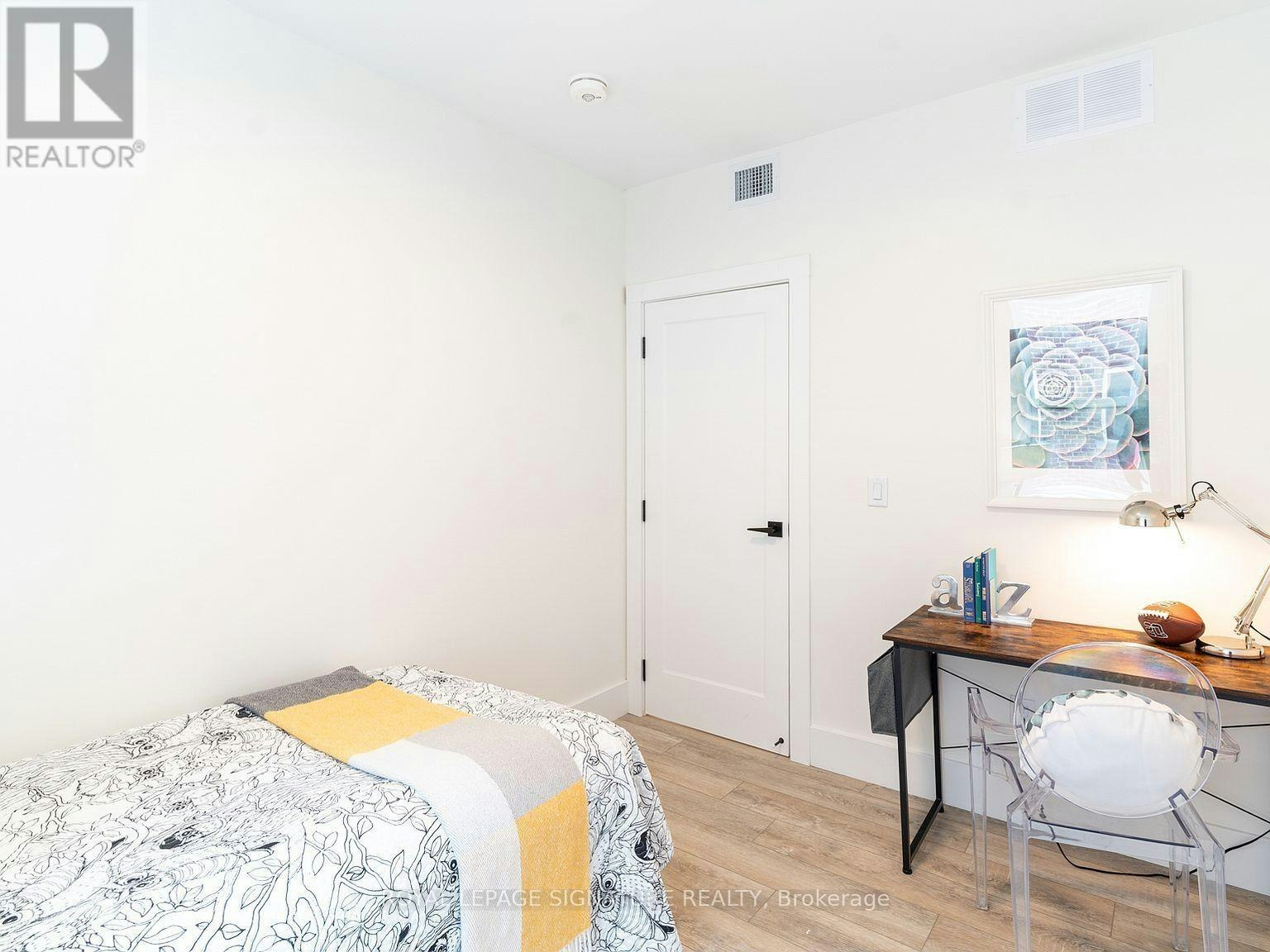 UPPER-129 Kenilworth Avenue, Toronto, ON, M4L 3S7 - 17