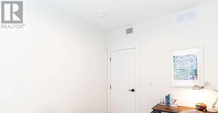 UPPER-129 Kenilworth Avenue, Toronto, ON, M4L 3S7 - 17