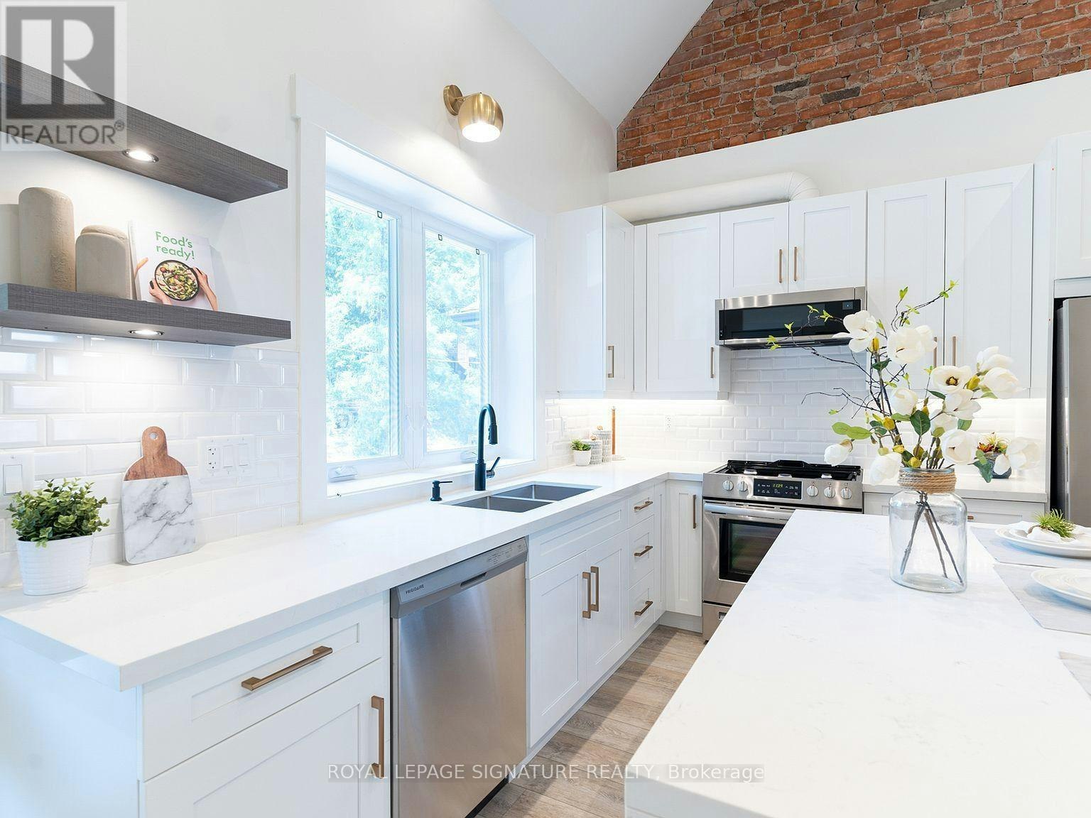 UPPER-129 Kenilworth Avenue, Toronto, ON, M4L 3S7 - 3