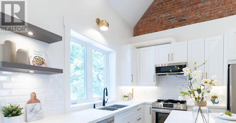 UPPER-129 Kenilworth Avenue, Toronto, ON, M4L 3S7 - 3
